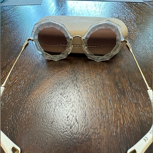 Chloe Rosie Cream And Gold Gradient Gray CE160S Round Sunglasses - Picture 6 of 7